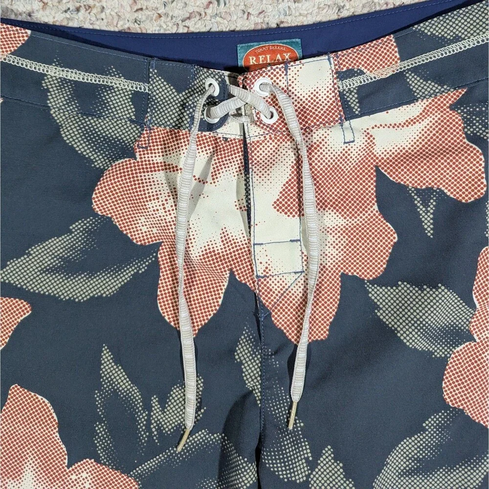 Tommy Bahama Relax Board Shorts Mens Size 38 Hawaiian Floral Navy/Red Pop Art